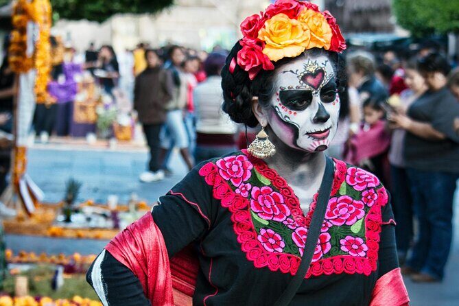 5 Hours Guided Day of The Dead Evening Walking Tour in Oaxaca - The Cemetery Stop: Where the Tour’s Meaning Peaks