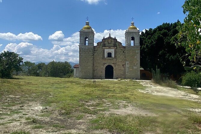 After the footsteps of Nacho Libre in Oaxaca - Monte Albán with a guide: photos, history, and film reenactment