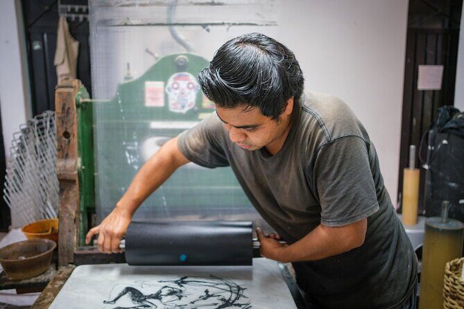 Art walk & Cacao delight - Jalatlaco Murals: Politics on Walls (Without the Homework)