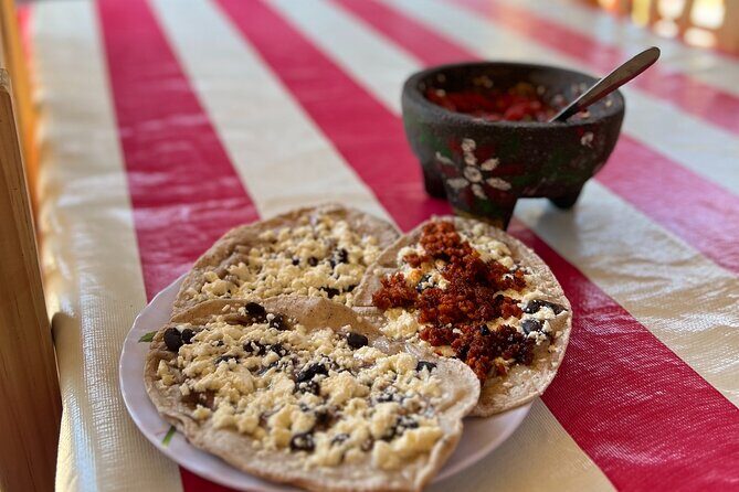 Authentic Oaxacan food & Cultural Experience - Stop 2: Watching Zapotec weaving and natural dye techniques