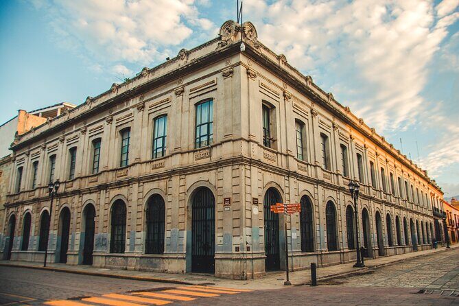 Culture, History and Food in Oaxaca City - The Zapotec drink and mezcal stop: how tasting becomes storytelling