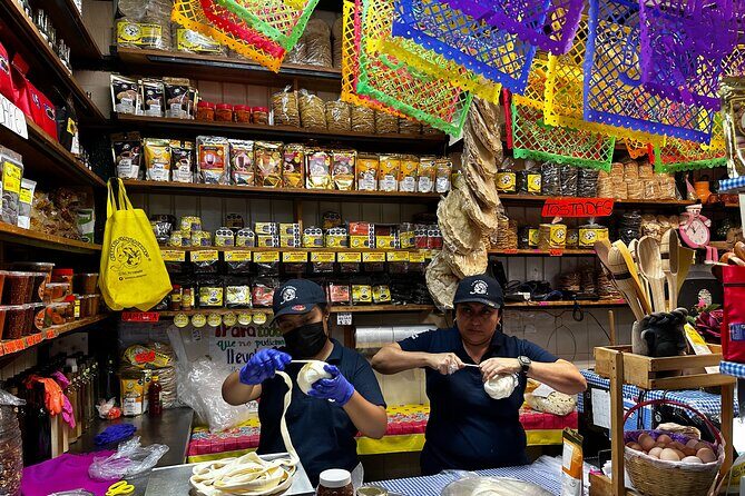 Discover Authentic Mexican Flavor on Our Private Oaxaca Food Tour - Mercado 20 de Noviembre: Mole Negro, Mole Rojo, and a Savory-Sweet Start