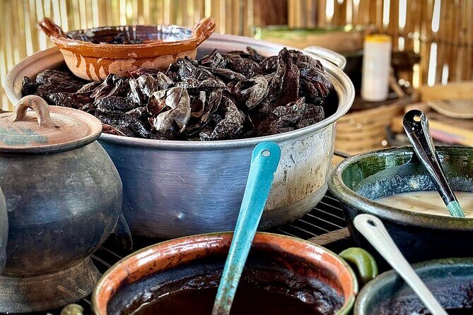 Flavors and landscapes Boil water Mezcal Textiles and Cooking - Chocolate with Mrs. Dalia: roasting, grinding, and a home-style finish