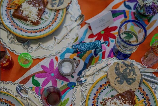 Flavors of Oaxaca: Cooking Class with No Set Menu and Local Market Tour - Instructor style: Oscar-led sessions vs. different group dynamics