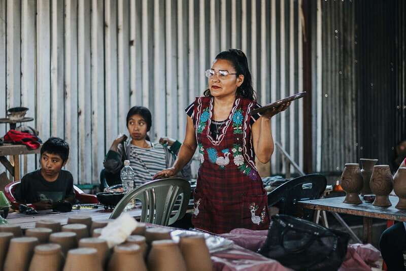 From Oaxaca : Crafts & Cuisine All Included Guided Tour - Manos que Ven ceramics studio: seeing decisions in every stage