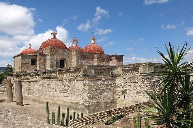 full day tour : Boil the water, Teotitlan, Mezcal, tule and Mitla - Mitla first: geometric tombs tied to Mictlantecuhtli