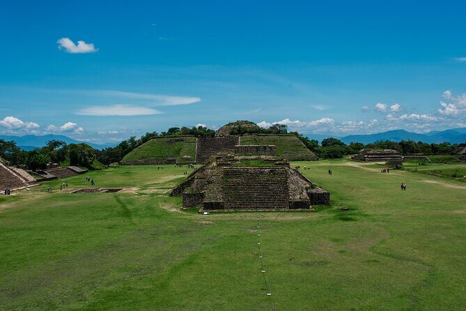Half day tour to Monte Albán - Climbing to the South Platform for big views (and real steps)