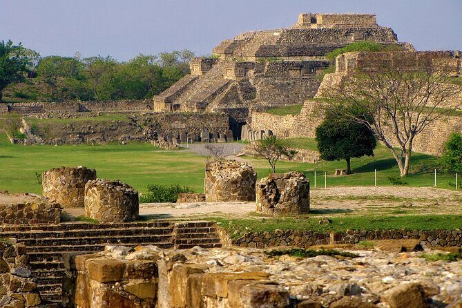 Half day tour to Monte Albán - Getting there: early pickup and the entry-line timing