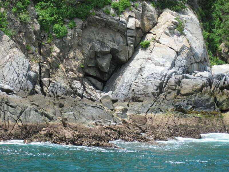 Huatulco: Premium Boat Tour with snorkel experience. - The Lunch Stop by a Beachfront Restaurant: 2 Hours to Eat and Reset
