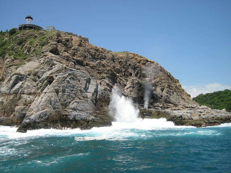 Huatulco: Premium Boat Tour with snorkel experience. - What to Bring for a Smooth Snorkel-and-Beach Day