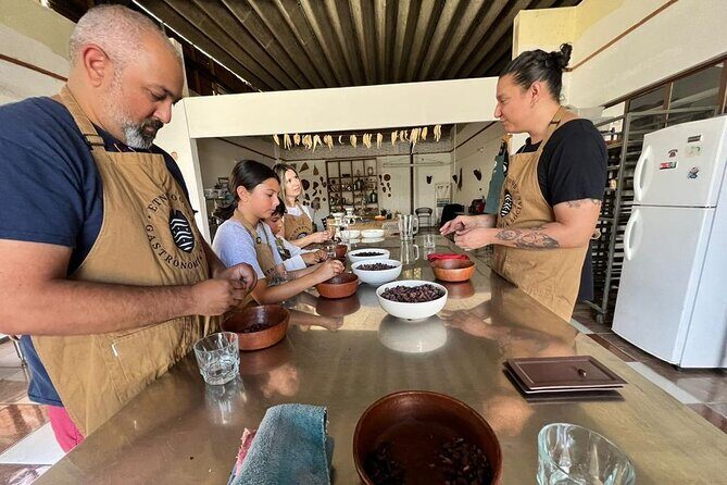 Make Oaxacan-style take-home chocolate - Making Your Oaxacan Chocolate: Tools, Technique, and “From Scratch” Momentum