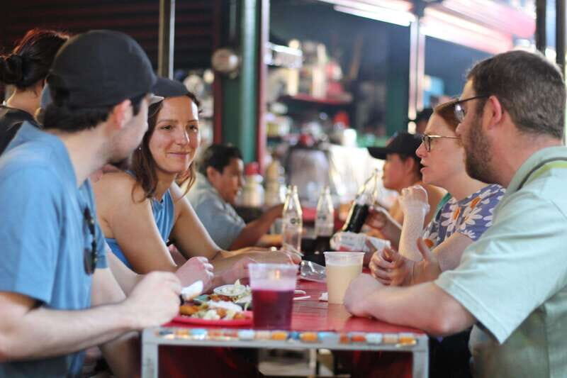 Market tour and all gastronomy included⭐️⭐️⭐️⭐️⭐️ - The 44 Ochre Point Ave stop: a short culture break that resets your energy