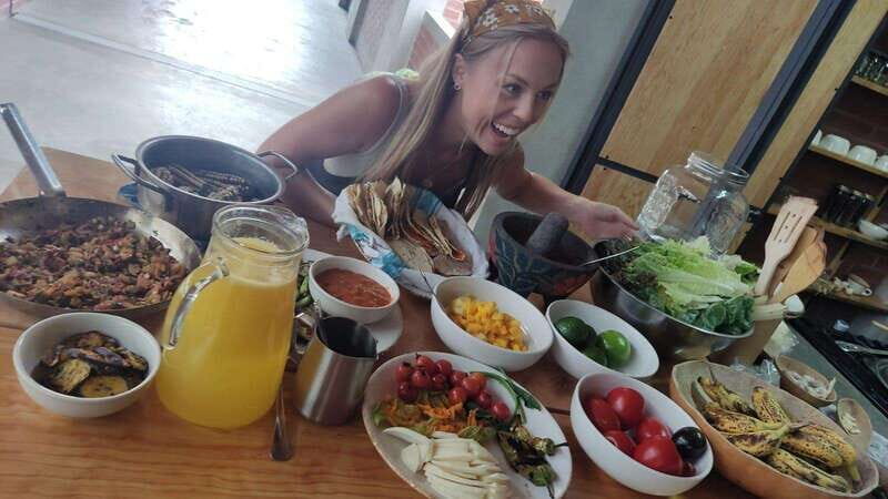 Mexico: Salsa Making Class in a Market with a Chef - The market walk: learning chile diversity the useful way