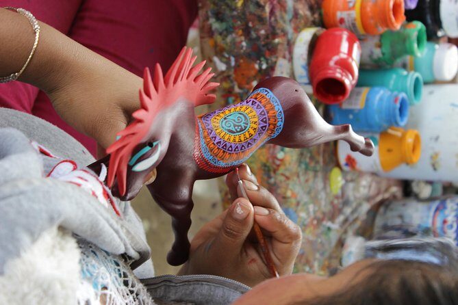 Monte Albán, Arrazola, Cuilapam y San Bartolo Coyotepec. - San Antonio Arrazola: alebrijes carved from imagination and copal wood