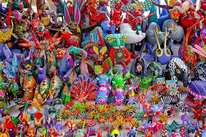 Monte Alban & artisan house workshop in Arrazola and Coyotepec - Arrazola alebrijes: copal wood carving and what to expect