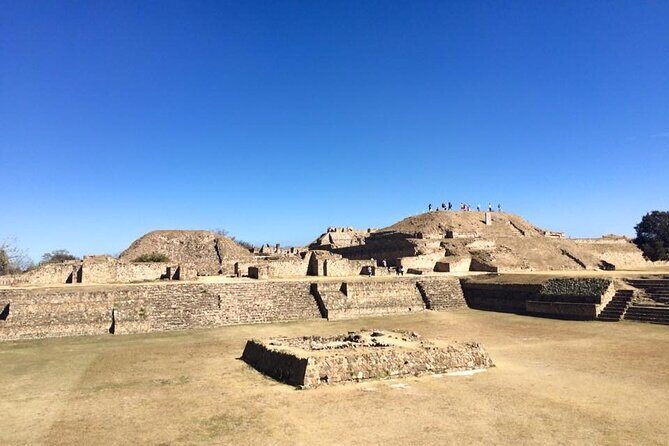 Monte Alban & artisan house workshop in Arrazola and Coyotepec - Monte Albán Archaeological Site: tomb 7 and Zapotec power