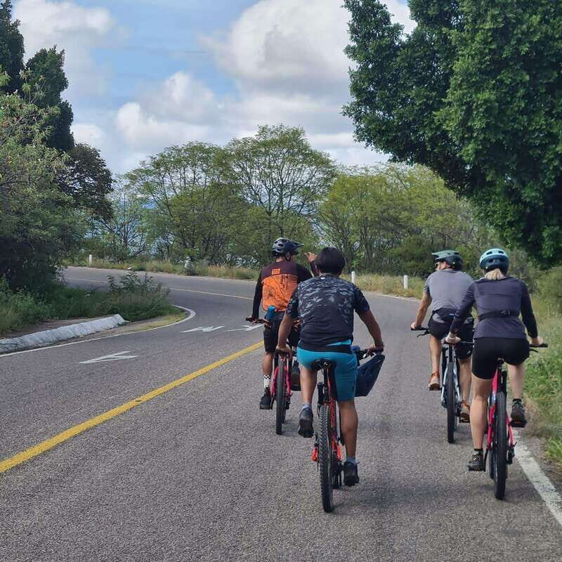 Monte Alban & Atzompa: MTB bike ride though local trails - The dirt singletrack between ruins: where the fun turns technical