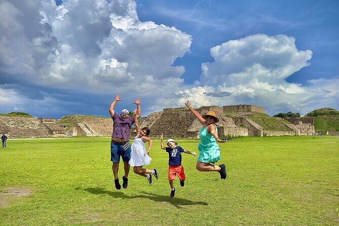 Monte Alban Chesillo and handicrafts alebrijes and black mud - Monte Albán: guided Zapotec plazas and big valley views