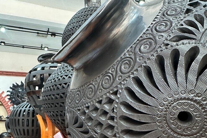 Monte Alban Chesillo and handicrafts alebrijes and black mud - Who this private Oaxaca day is best for