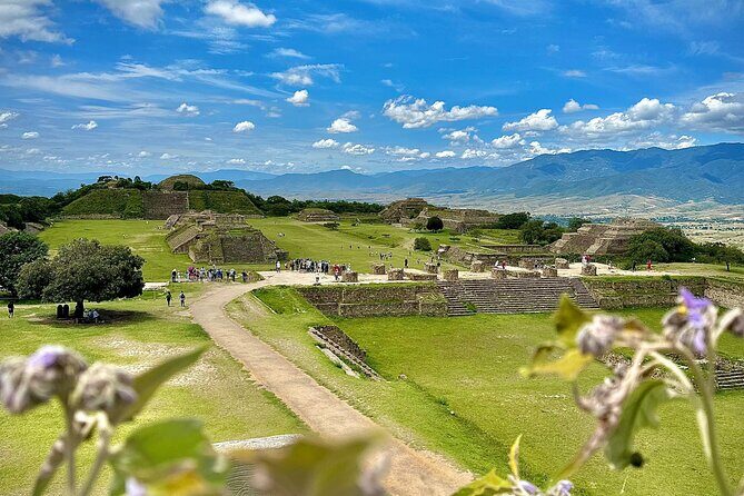 Monte Alban Chesillo and handicrafts alebrijes and black mud - Should you book this tour?