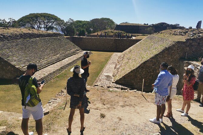 Monte Alban - Full Day Guided Tour with or without Food - Oaxaca - Stop 4: Santo Tomás Jalieza and the waist-loom textile workshop