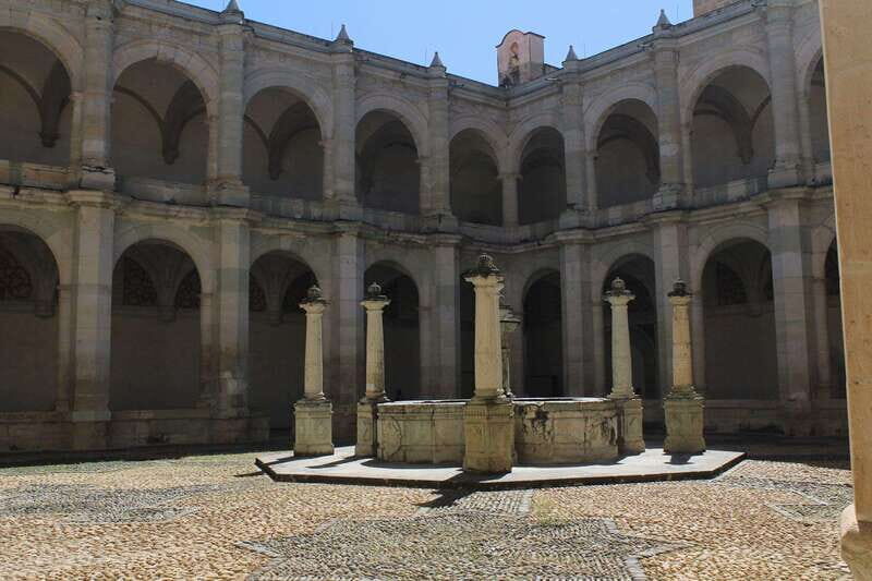 Oaxaca and its colors: Walking City Tour - Getting started: meeting point, pace, and what to wear