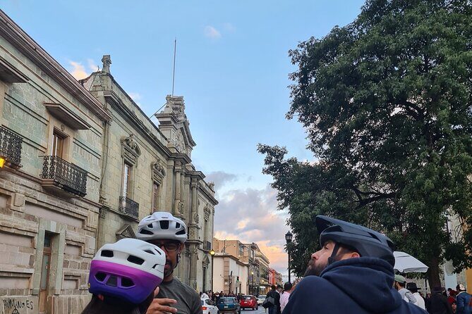Oaxaca city bike ride - History & traditions - Stop 2: Templo de San Matías Jalatlaco and the neighborhood vibe