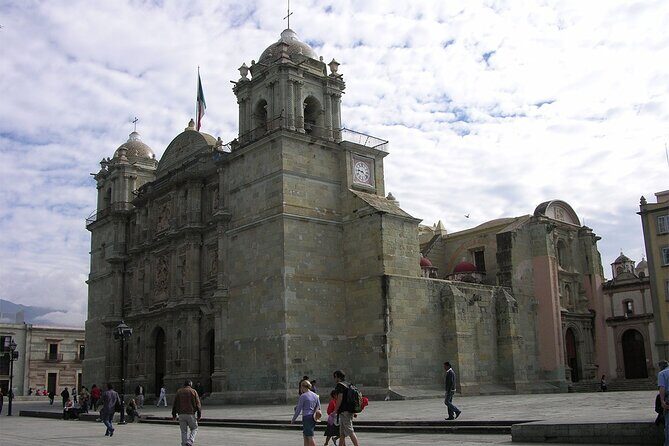 Oaxaca City tour - Santo Domingo museum & the colorful market - Mercado Benito Juárez: chocolate from pre-Hispanic roots and real shopping time