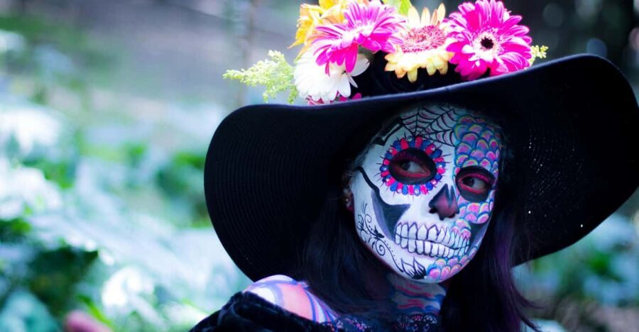Oaxaca: Day of the Dead Evening Walking Tour with Dinner - Language support: getting the meaning, not just the route