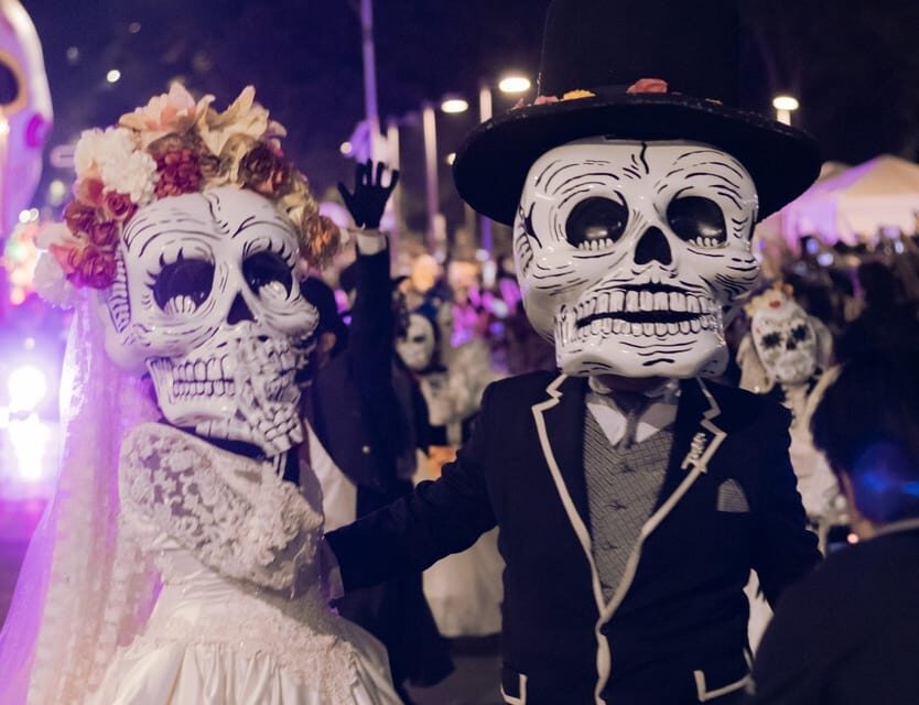 Oaxaca: Day of the Dead Evening Walking Tour with Dinner - The cemetery stop at San Miguel: where Dia de Muertos turns emotional