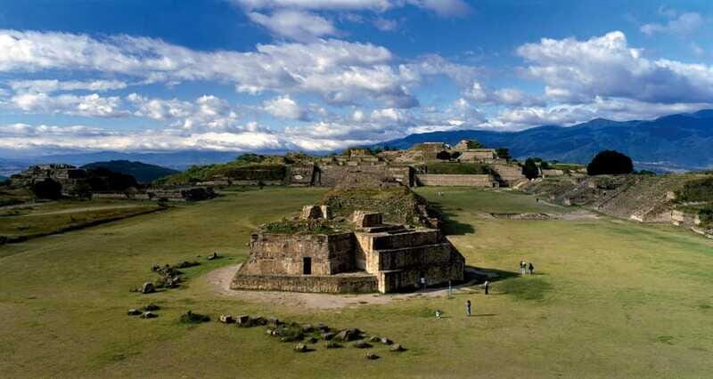 Oaxaca de Juarez: Monte Alban Half-Day Tour - Why the bilingual guide makes a real difference