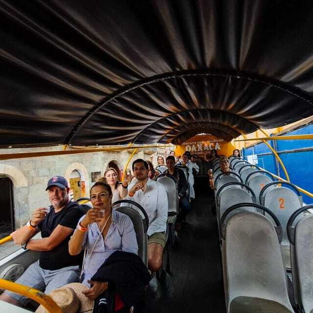Oaxaca: Legends Tour Mezcalbús - Guide style in Spanish: when storytelling becomes the main attraction