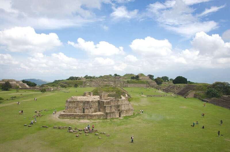 Oaxaca: Monte Alban and the Art of Oaxaca - San Antonio Arrazola: copal wood and how Alebrijes take shape