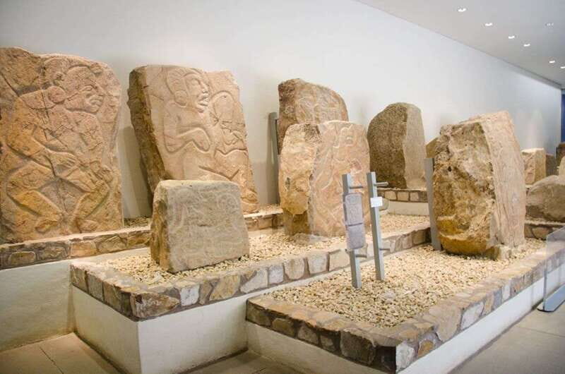Oaxaca: Monte Alban Guided Archaeological Tour - The 1-hour walk and the photo-value hilltop views