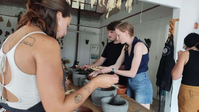 Oaxaca: Oaxacan Mole Workshop with a Traditional Cook - The kitchen experience: pacing, group work, and real guidance