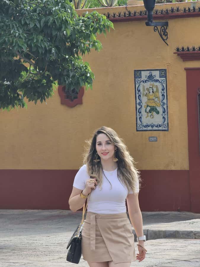 Oaxaca: Photo Shoot by a Global Travel Content Creator - Theater photo moment: a classic frame for your Oaxaca set