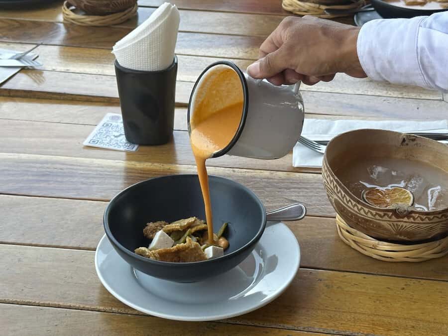 Oaxaca: Taste Mole & Authentic Mexican Flavors - Tlayudas, Chile Relleno, Chapulines: The Savory Market Run