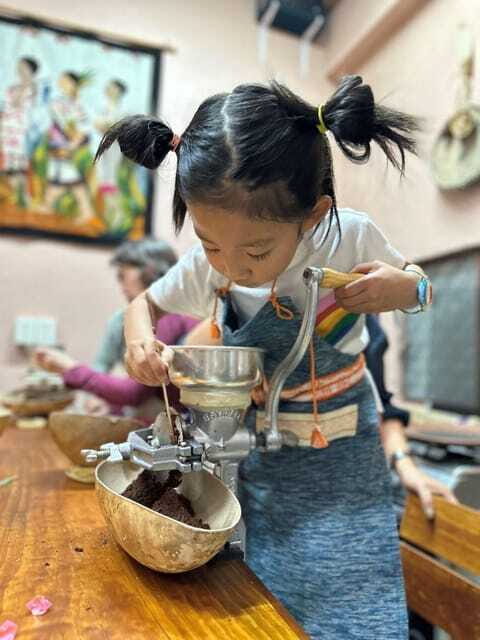 Oaxaca: The Cocoa Experience, from the Grain to Your Cup - Choosing sweetness and mixing regional ingredients