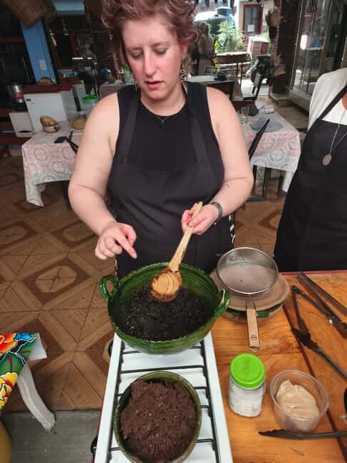 Oaxaca: Traditional Oaxacan Cooking Class - Rolling tortillas and folding tetelas the right way