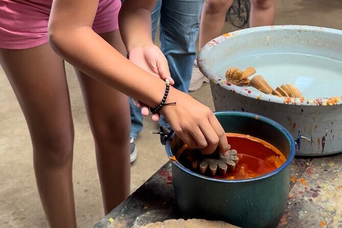 “Oaxaca Vivo: Tapetes, Alebrijes Mezcal Monte Albán and more!” - Finishing back at the Zócalo: make it your own hour
