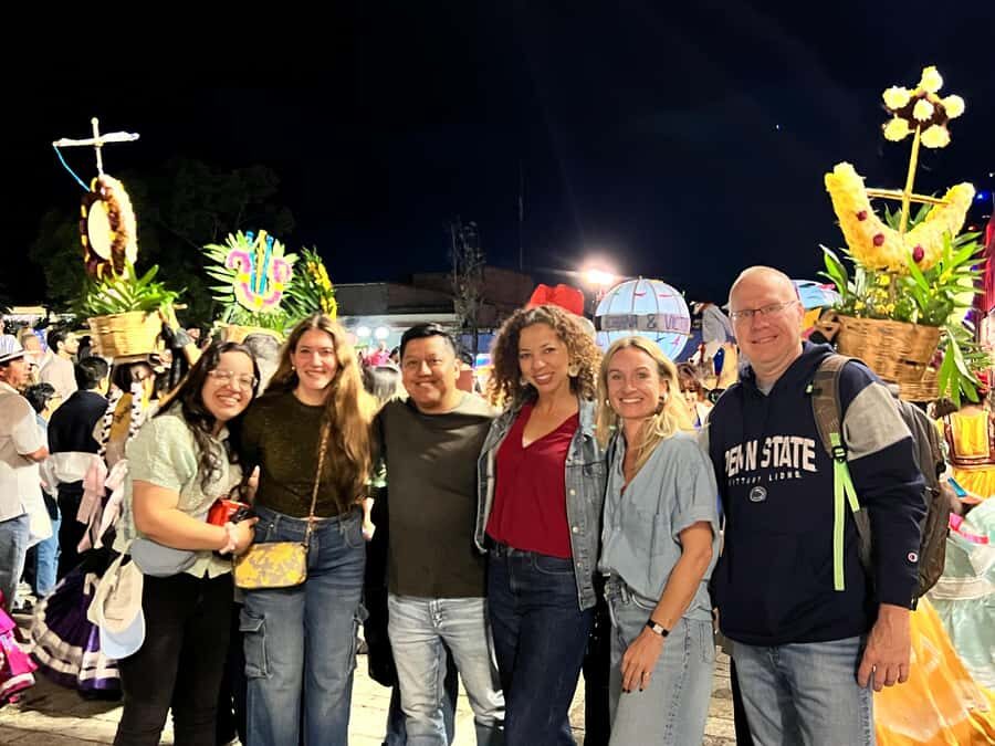 Oaxaca Walking Tour - Zócalo at dusk: learn the city by its main square