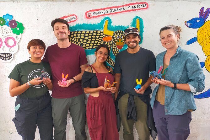 Paint your Alebrije with the Jimenez family. - The Jiménez family workshop lesson: carving, natural color, then design