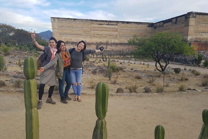 Paths of Mezcal - Teotitlán del Valle Textiles: Zapotec Dyes That Use Nature