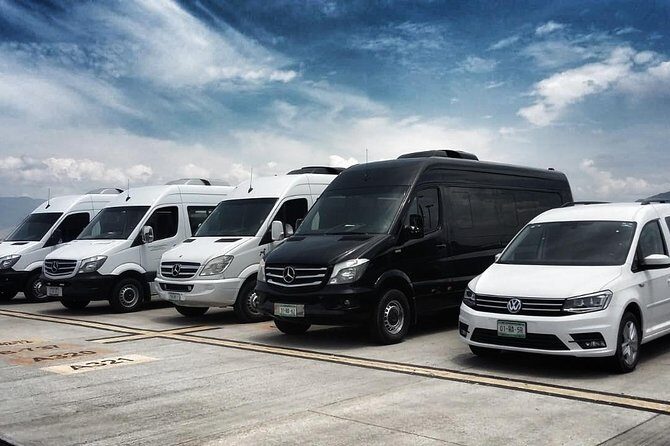 Private and safe transfer from the airport to the hotel in Oaxaca - Inside the Car: Air-Conditioning, Seat Belts, and Safety Features