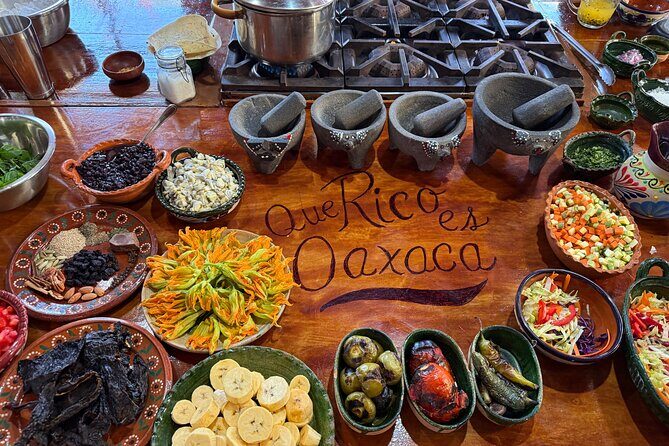 Que rico es oaxaca, Cooking Classes. - Your starter: memelas or taquitos plus two kinds of salsa