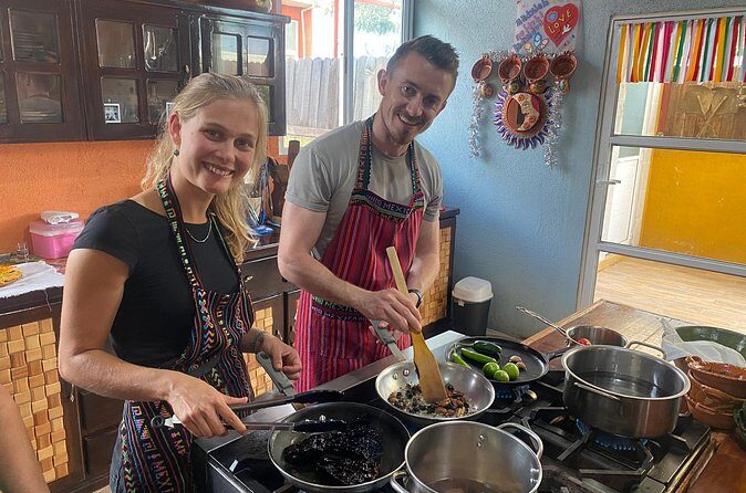 Que rico es oaxaca, Cooking Classes. - The Oaxaca mole lesson: complex sauce, 10 to 15 ingredients