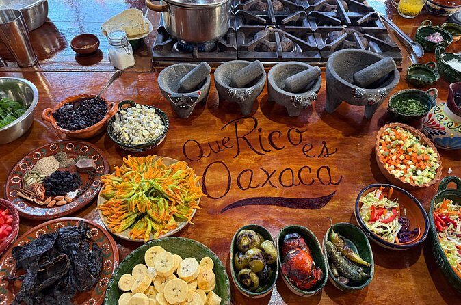 Que rico es oaxaca, Cooking Classes. - Mezcalitas during cooking: when drinks fit the meal