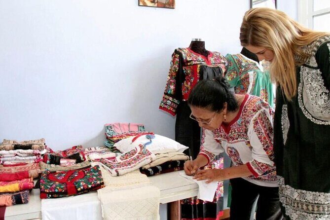 Ruta mágica de las artesanías - Stop 4: San Antonino Castillo Velasco for Finished Textile Work