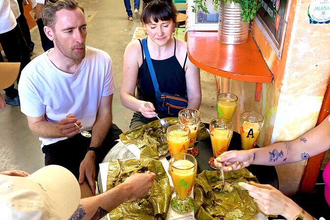 Street Food and 3 Markets Tour, Meat or Veggie Options - Meat or veggie options: how the tastings stay fair