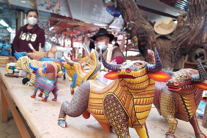 Tour Monte Albán "clasico" - Alebrijes workshop: see the making, then decide if you want to shop